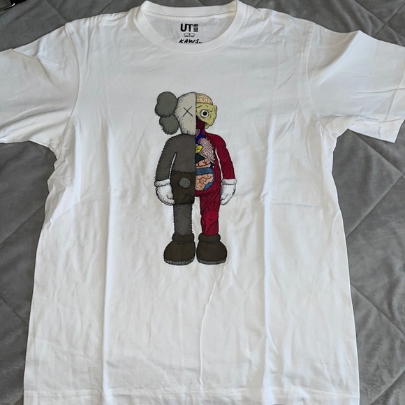 Uniqlo x KAWS t-shirt - Picture 1 of 2
